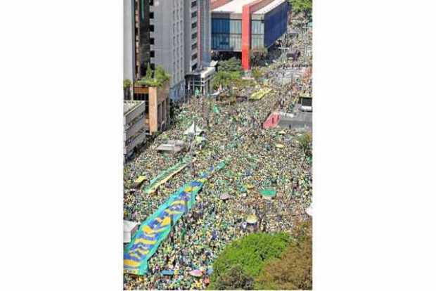 Foto |  EFE | LA PATRIA   Simpatizantes del presidente brasileño Jair Bolsonaro se tomaron ayer la avenida Paulista, en Sao Paul
