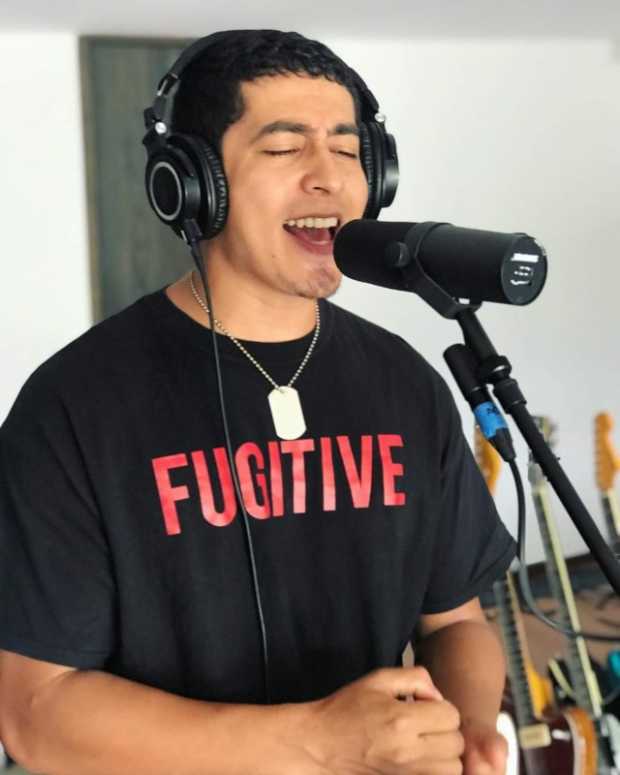 Duan interpreta con sentimiento sus canciones.