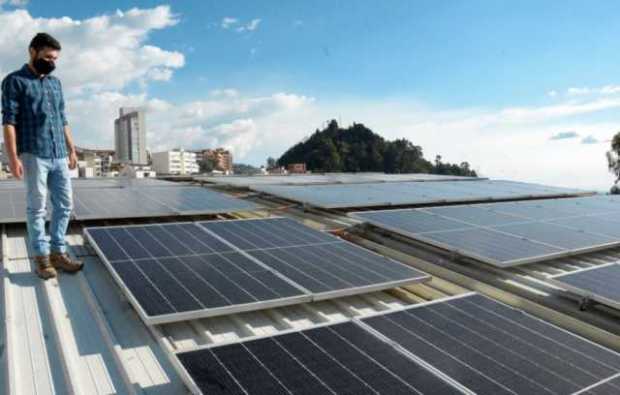 Paneles fotovoltaicos en el techo de Mercaldas de Palermo, instalaron 252, cada uno de 2 metros cuadrados.