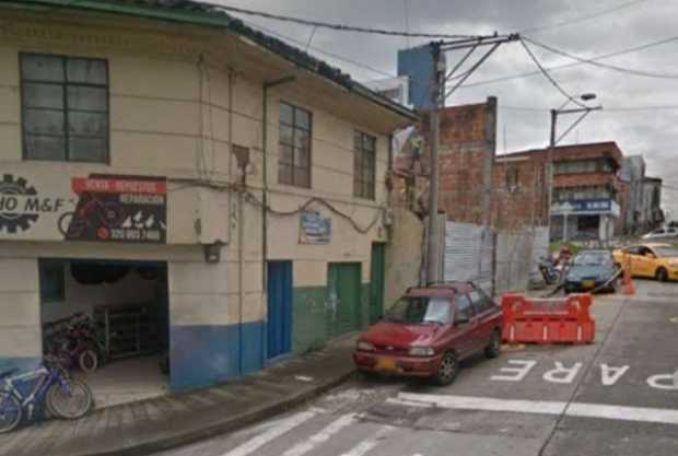 Le reclamaron por mal parqueo y agarró a golpes a dos mujeres guardas de tránsito en Manizales