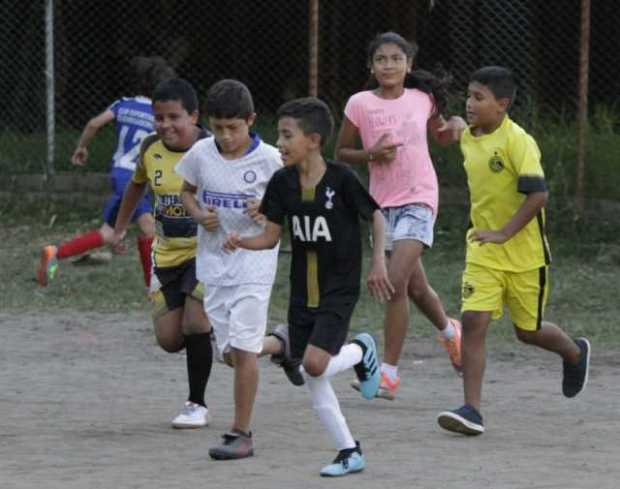 Con los niños y niñas, el entrenamiento es un trabajo serio y formativo.