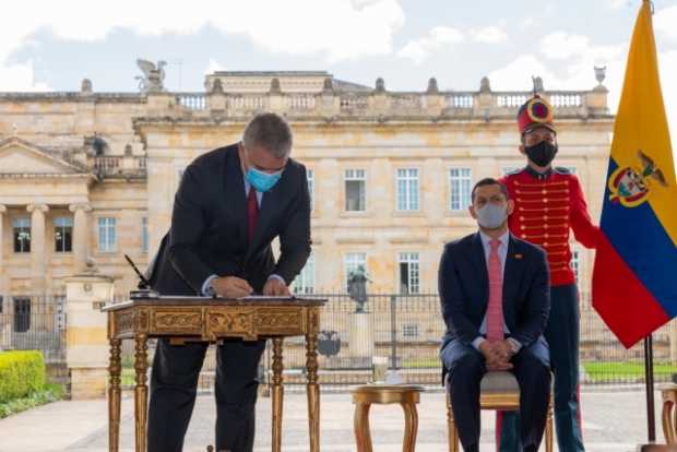 Iván Duque sanciona la nueva reforma tributaria aprobada 