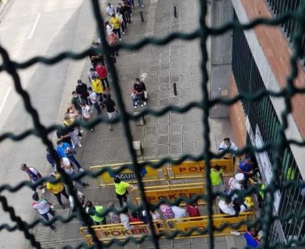 Quejas por la demora para ingresar al estadio Palogrande