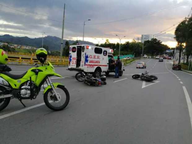 Tres lesionados en choque de dos motos en la glorieta de San Marcel