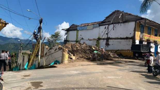 Acabaron de tumbar con maquinaria casa en Anserma Acabaron de tumbar con maquinaria casa en Anserma