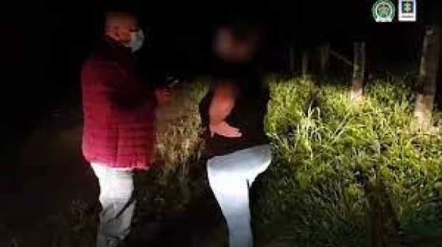 A la mujer de Neira la capturaron en zona rural de esa población. Ella, su hijo y el padrastro vivían en la vereda La Isla, de Neira. A la mujer de Neira la capturaron en zona rural de esa población. Ella, su hijo y el padrastro vivían en la vereda La Isla, de N