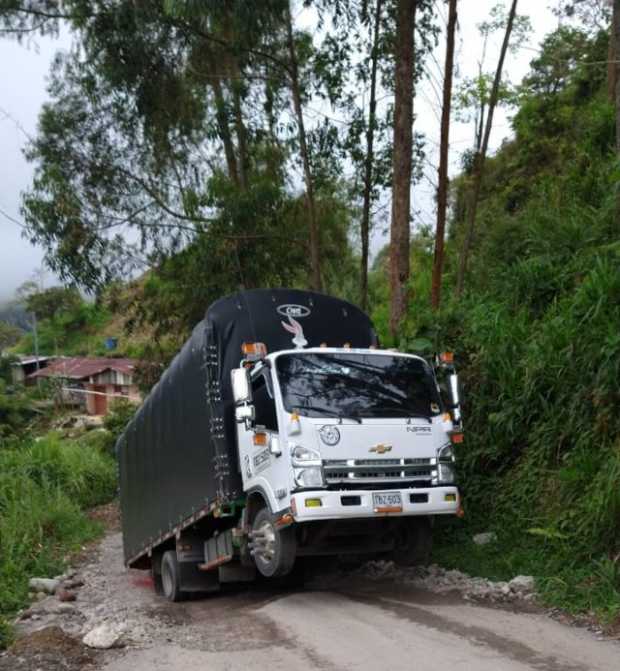Camión cargado de concentrado bloqueó vía a Pensilvania Camión cargado de concentrado bloqueó vía a Pensilvania