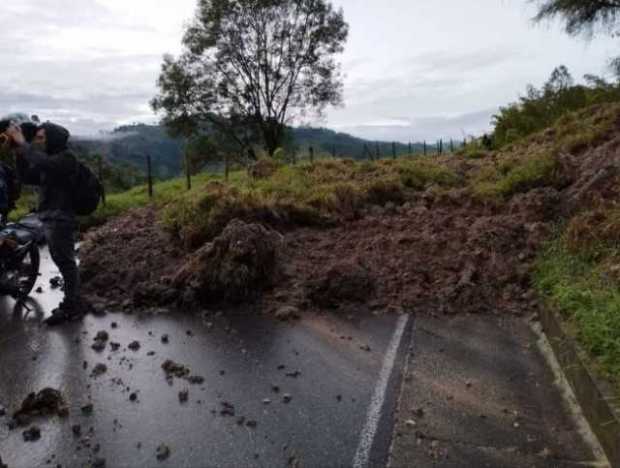 Derrumbes que afectan la vía Manizales-Neira.