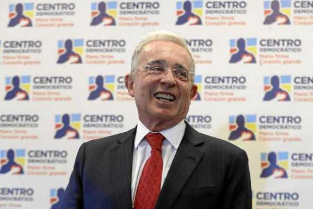 Álvaro Uribe Vélez fue presidente de Colombia entre el 2002 y el 2010. 