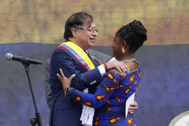 Gustavo Petro, primer presidente de izquierda de Colombia, y Francia Márquez, primera vicepresidente afro del país. 