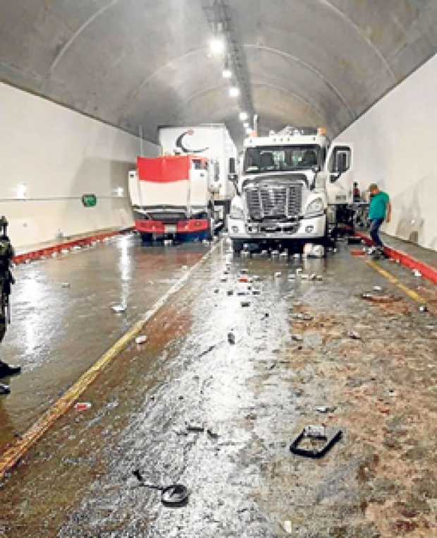 El siniestro ocurrió en el kilómetro 42 + 700 metros, de la vía Cajamarca- Calarcá a la altura del túnel de Los Venados.