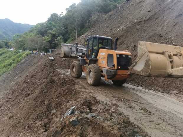 Deslizamiento en la vía Cañaveral- Samaná.