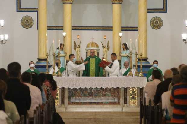 Foto | Carlos Mario Ríos | LA PATRIA El Presbítero José Ómar Pareja celebro su primera Eucaristía como nuevo párroco de la Inmaculada Concepción de Aguadas el domingo pasado a las 12:00 m. José Ómar Pareja Foto | Carlos Mario Ríos | LA PATRIA El Presbítero José Ómar Pareja celebro su primera Eucaristía como nuevo párroco de la Inma