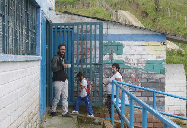 Fotos I Freddy Arango I LA PATRIA  En el colegio de la vereda Partidas, zona baja cafetera de Villamaría, aún no se reanudan las