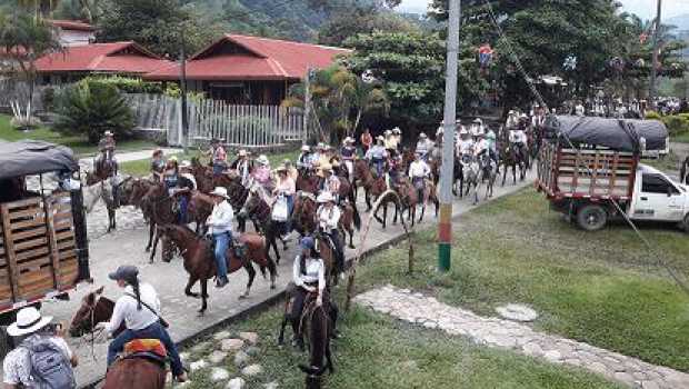 Fútbol con cabalgata    Foto | LA PATRIA