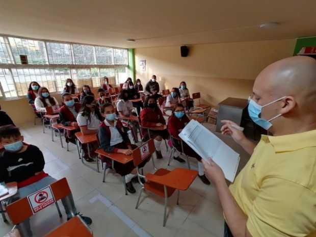 75 mil estudiantes en Caldas regresan hoy a clases presenciales