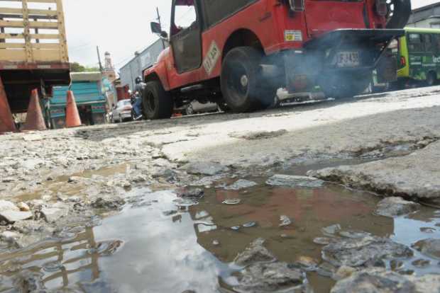 Huecos ponen en riesgo a conductores en Manizales