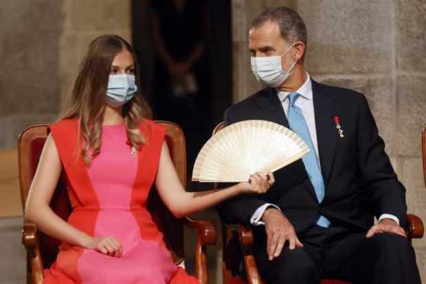 El rey Felipe y la princesa Leonor durante la ofrenda al apóstol Santiago, uno de los actos más destacados de la festividad del 