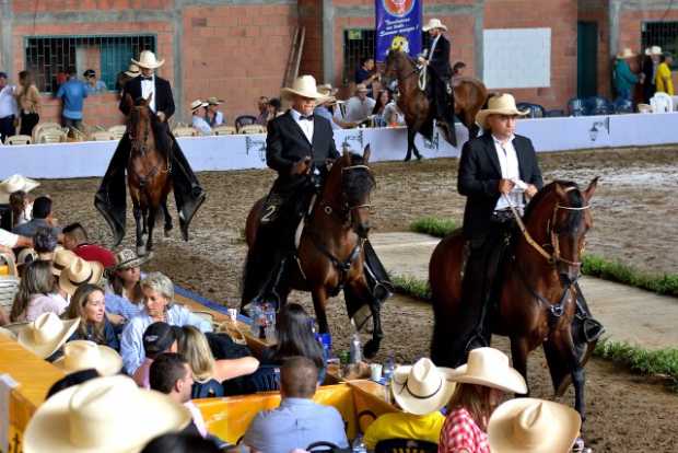 El trote y el galope se toman a Salamina