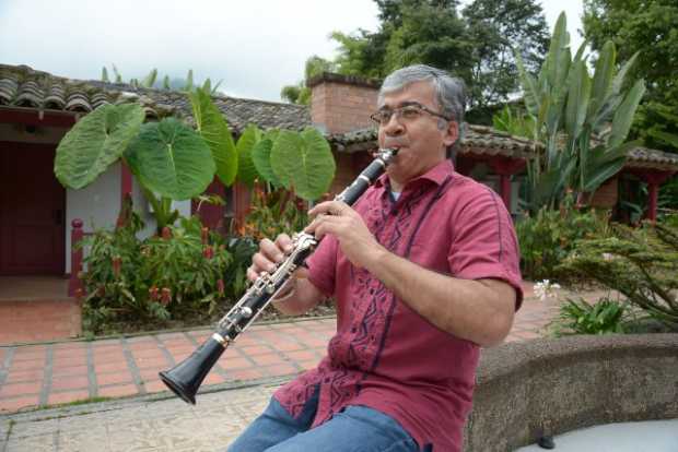 El clarinetista Francisco Javier Rivera explica que tocarán 10 obras. De ellas cinco son inéditas, tres fueron ganadoras en el M