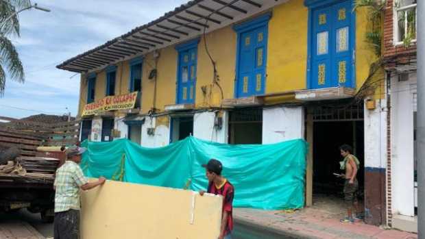 Arranca la demolición de casa que amenaza ruina en Anserma