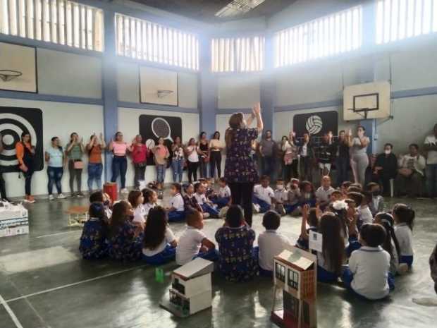 Transición clausura sus proyectos de aula en Santa Teresita, Chinchiná