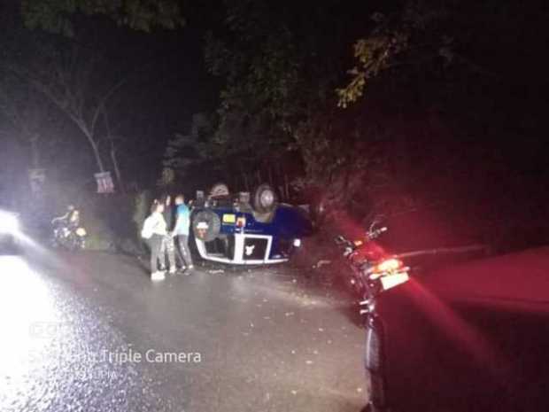 Un carro se volcó en la vía Supía-Riosucio