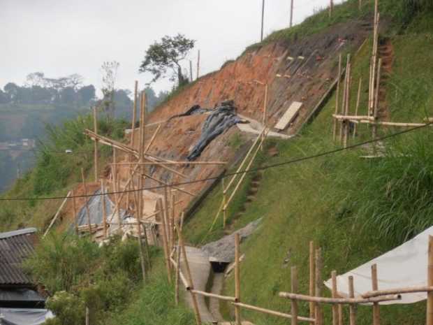 Retoman labores en la obra del barrio El Topacio Retoman labores en la obra del barrio El Topacio