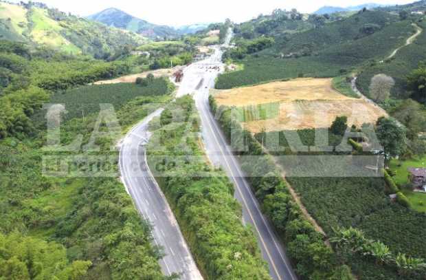 Sector peaje Tarapacá 2. En la parte inferior de la foto es la ruta hacia Manizales. 