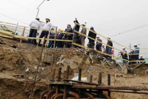 Foto | Darío Augusto Cardona | LA PATRIA  Concejales visitaron las obras de bulevar de la 48. Prometen entregarlo en septiembre.