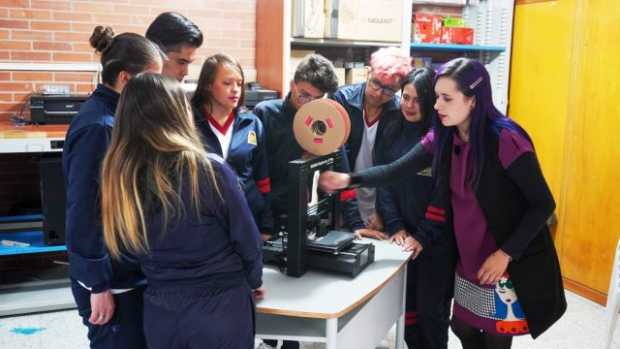 En el colegio Enrique Olaya Herrera, de Bogotá, es en donde desarrolla las investigaciones.