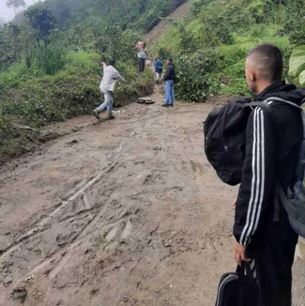 Según los habitantes del sector, los derrumbes allí son comunes desde hace meses.