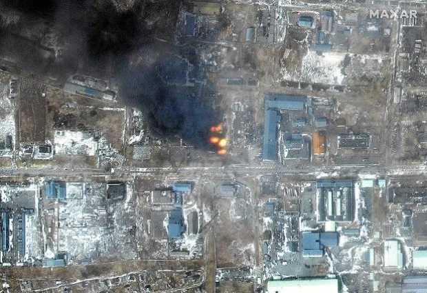 Incendio en la base militar en Yavoriv, a tan solo 20 kilómetros de la frontera con Polonia. 
