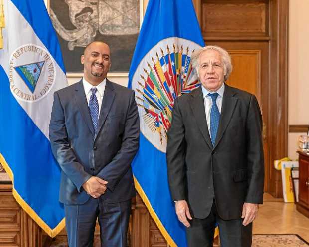 Foto | EFE | LA PATRIA    Almagro aplaude al embajador nicaragüense en la OEA, Arturo McFields Yescas, por rebelarse contra Orte