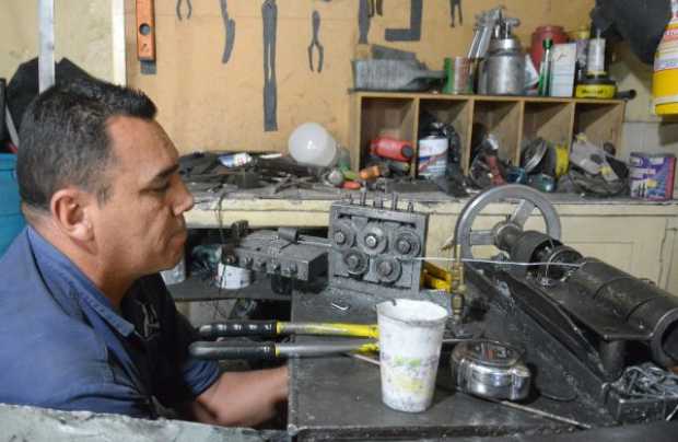 Fotos|Freddy Arango|LA PATRIA  En Manizales los talleres de mallas se ubican en la carrera 24 a la altura del sector de la Cámar