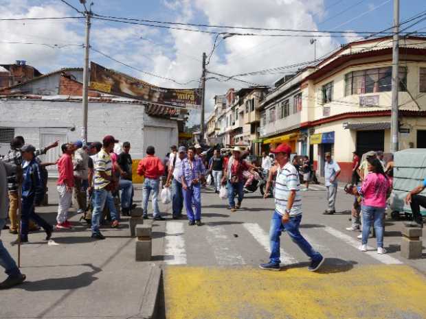 En Chinchiná piden organizar el comercio informal