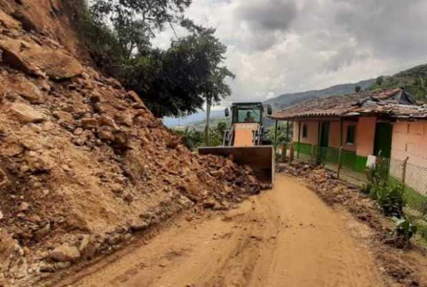 Foto | Suministrada | LA PATRIA   La vía del sector El Brillante se encuentra con restricción para el tránsito de transporte púb