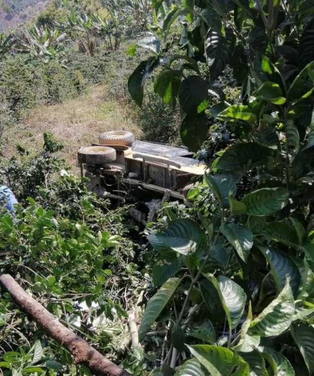 Cuatro personas lesionadas por accidente de un yip en la vereda Quimulá de Manzanares