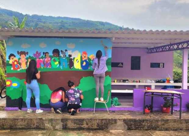 Pintan la escuela de la vereda Topacio (Pácora)