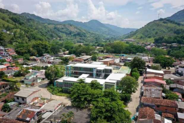 Irra (Risaralda) saca pecho por el colegio nuevo