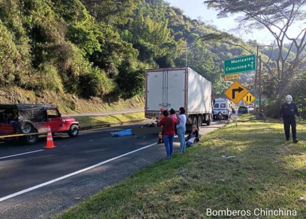 Motociclista murió al chocar contra un camión en La Estampilla