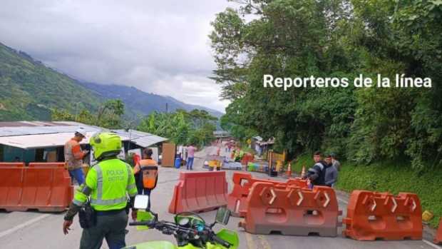 Cierre en la vía La Línea, entre Ibagué y Cajamarca, por desprendimiento de banca 
