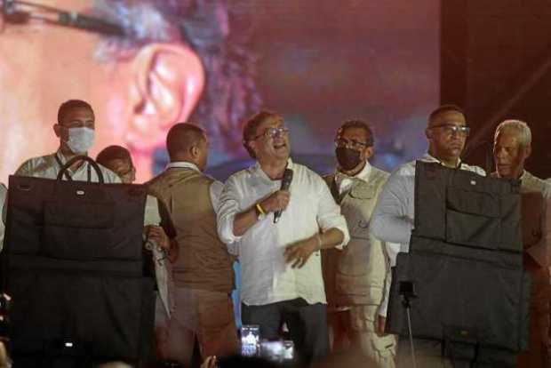Gustavo Petro en un evento de cierre de campaña el sábado en Barranquilla. Hizo un llamado a las demás campañas para unirse cont