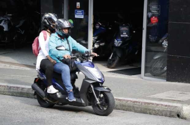 Prohíben circulación de motociclistas con parrillero el domingo en Manizales