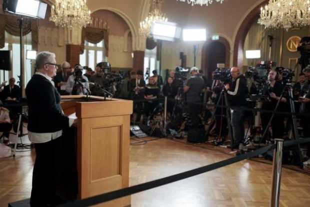 Berit Reiss-Andersen, directora del Comité del Nobel, anuncia los ganadores del premio de la paz de este año en el Instituto Nob