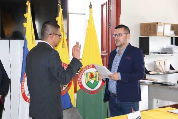Se posesiona el nuevo alcalde de Aguadas