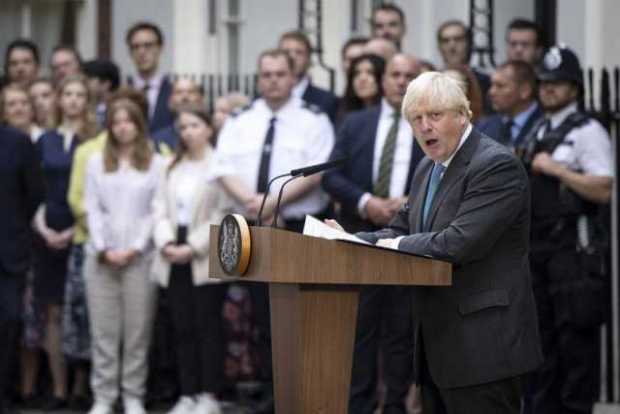 Boris Johnson presenta su dimisión a la reina Isabel II