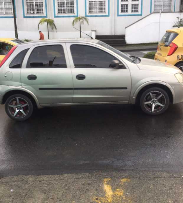 Así estaba la cebra antes de la intervención del pavimento en la Avenida Paralela.