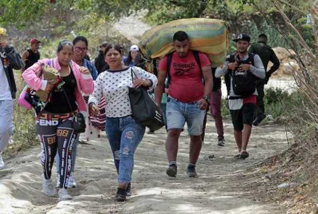 Los venezolanos  llegan a Colombia por trochas ilegales en la frontera con Venezuela, en Cúcuta.