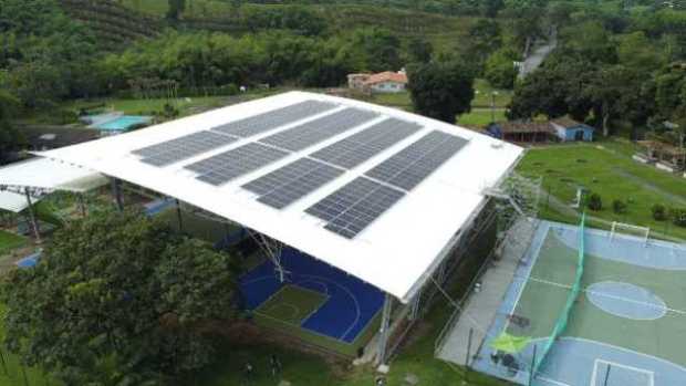 Foto | Cortesía de Confa | LA PATRIA  Este es el autogenerador de energía solar del centro reacreacional de Confa en Santágueda.